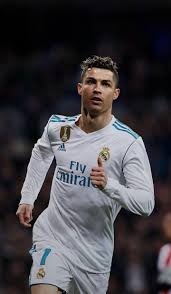 辛辛那提红人队正式退役皮特·罗斯的 14 号球衣（在其赌博风波发酵前）